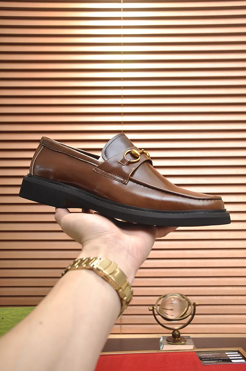 Men's shoes💰540💶Italy's top luxury men's shoe giant (GUCCI) (Gucci) (full cowhide lining) new arrival🍃Original European style🔰 Pleasant to the eye😍In order to make the shoes more durable and non-deformable🌀The production continues to follow traditional methods but there is still no lack of innovation💪Choose original sheepskin for the leather♻️ Smooth and natural And extra bright ⭐Made of imported cowhide, the first choice of rich people 38-45 (45 customized)